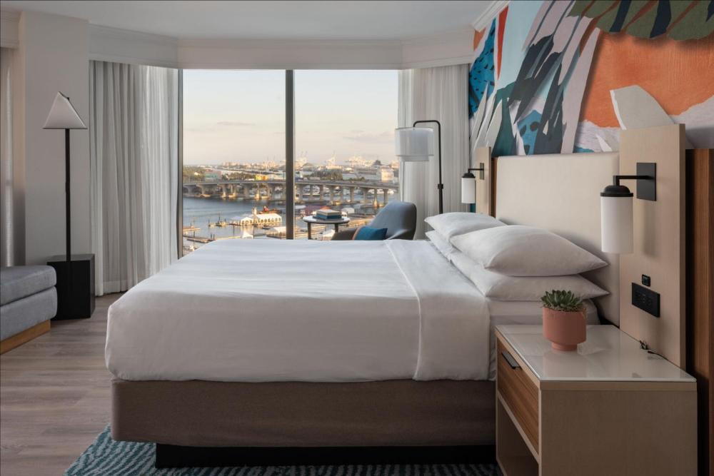 Junior Suite with One King Bed interior